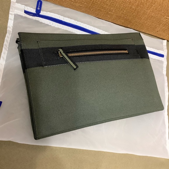 Rothy’s Original Crossbody Bag. NWOT - Picture 8 of 10